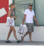 PREMIUM EXCL Leonardo Dicaprio and girlfriend stock up on records