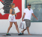 PREMIUM EXCL Leonardo Dicaprio and girlfriend stock up on records