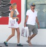 PREMIUM EXCL Leonardo Dicaprio and girlfriend stock up on records
