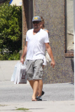 PREMIUM EXCL Leonardo Dicaprio and girlfriend stock up on records