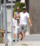 PREMIUM EXCL Leonardo Dicaprio and girlfriend stock up on records