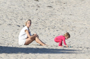 PREMIUM EXCL Elsa Pataky amazing body after babies!