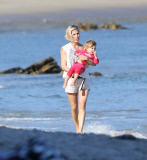 PREMIUM EXCL Elsa Pataky amazing body after babies!