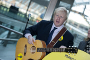 Boris Johnson launchs #BackBusking at St Pancras International