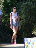 Katy Perry flaunts her thighs at Coachella