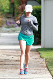 Reese Witherspoon ditches the Gym for an Outdoor Run 