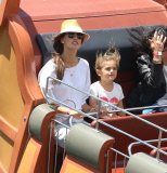 Alessandra Ambrosio and her family go to Santa Monica Pier