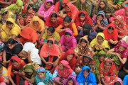 Bangladesh: Garments worker protest "compensation before garments close"