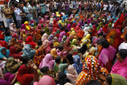 Bangladesh: Garments worker protest "compensation before garments close"