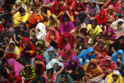 Bangladesh: Garments worker protest "compensation before garments close"
