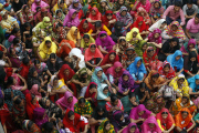 Bangladesh: Garments worker protest "compensation before garments close"