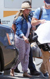 Jennifer Love Hewitt & Family Departing On A Flight In Maui 