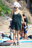 Kate Hudson has a Relaxing Day at the Beach