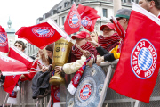 DFB-Pokal: Bayern München feiert Pokalsieg auf dem Marienplatz in München 