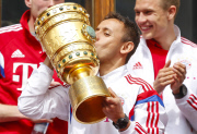 DFB-Pokal: Bayern München feiert Pokalsieg auf dem Marienplatz in München 