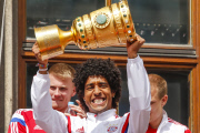 DFB-Pokal: Bayern München feiert Pokalsieg auf dem Marienplatz in München 