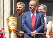 DFB-Pokal: Bayern München feiert Pokalsieg auf dem Marienplatz in München 