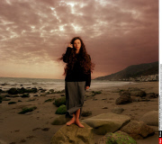 ***  DIFFUSION INTERDITE  ***             BEACH AT MALIBU.SHE IS WORKING ON HER NEW