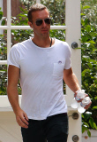 PREMIUM EXCLUSIVE - Chris Martin on daddy duty amid infidelity rumors