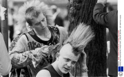 PUNKS AND FASHIONISTAS, KINGS ROAD, LONDON, BRITAIN - SEP 1984