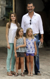 LOS PRêNCIPES DE ASTURIAS Y SUS HIJAS VISITAN LA GRANJA DE ESPORLAS EN MALLORCA