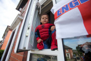16-facher Ausbrecher - Mutter will Spiderman Jayden mit soliden Holzzaun von unerlaubten Ausflügen abhalten
