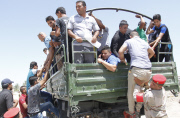 Iraqi Shia volunteer for war