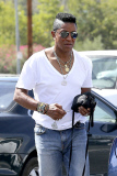 Jermaine Jackson helps keep RadioShack stay in Business