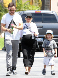 Exclusive... Pregnant Christina Aguilera & Family Go Mini Golfing 