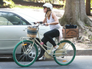 Exclusive... Pregnant Kristen Bell & Dax Shepard Meet Some Friends For Breakfast 