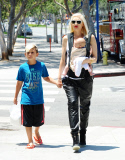 Gwen Stefani Takes her Sons for a Stroll
