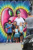 Gunther Klum and his grandkids appreciate good art!