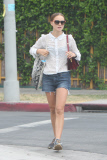 Natalie Portman enjoys a Saturday Family Lunch - Part 2