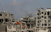 Gaza residents return to their district in ruins