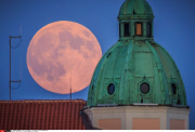 Split First of three Supermoon this summer