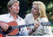 RETRO JOHN DENVER:AVEC SYLVIE VARTAN A ROME