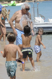 Flavio Briatore joue ¿ la plage avec Elisabetta Gregoraci et leurs fils Falco Nathan. Lafata. 