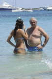 Flavio Briatore joue ¿ la plage avec Elisabetta Gregoraci et leurs fils Falco Nathan. Lafata. 