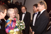THE QUEEN MEETS BARRY MANILOW, SIR CLIFF RICHARD AND KEN DODD AT THE ROYAL VARIETY PERFORMANCE IN BIRMINGHAM
