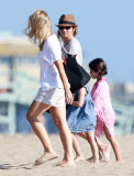 Exclusive... Sarah Michelle Gellar Spends The Day With Charlotte On The Beach 