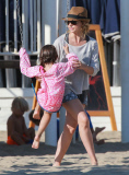 Exclusive... Sarah Michelle Gellar Spends The Day With Charlotte On The Beach 