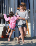 Exclusive... Sarah Michelle Gellar Spends The Day With Charlotte On The Beach 