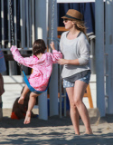 Exclusive... Sarah Michelle Gellar Spends The Day With Charlotte On The Beach 