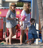 Exclusive... Sarah Michelle Gellar Spends The Day With Charlotte On The Beach 