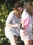 Exclusive... Sarah Michelle Gellar Spends The Day With Charlotte On The Beach 