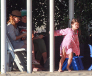 Exclusive... Sarah Michelle Gellar Spends The Day With Charlotte On The Beach 