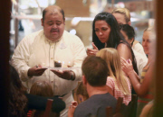 Matt Damon and family celebrate Gia¿s 6th Birthday at Disneyland!