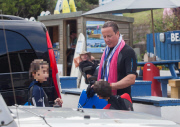 Premierminister David Cameron surft in Cornwall