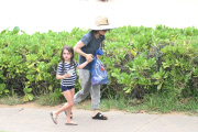 Sarah Gilbert joins Linda Perry and the kids on a relaxing Hawaiian getaway