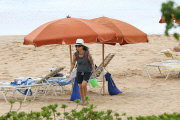 Sarah Gilbert joins Linda Perry and the kids on a relaxing Hawaiian getaway
